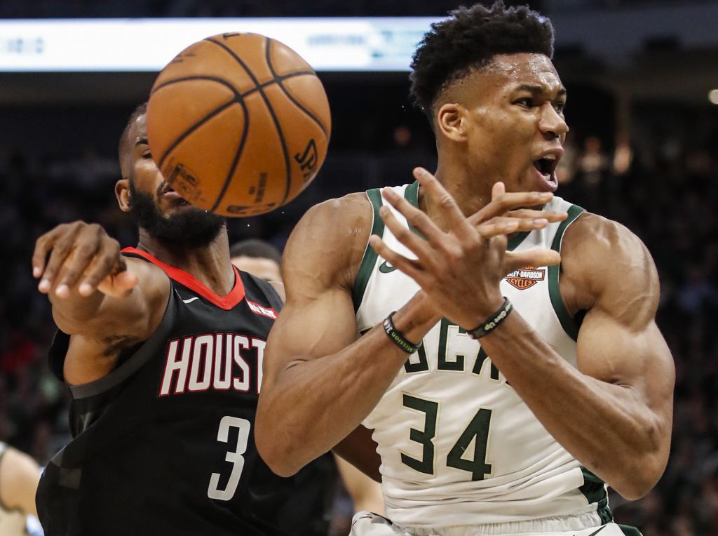 南宫官方网站密尔沃基雄鹿训练开放日；赛前伤情更新引欢呼；NBA季后赛在即；球队文化再被提及的简单介绍