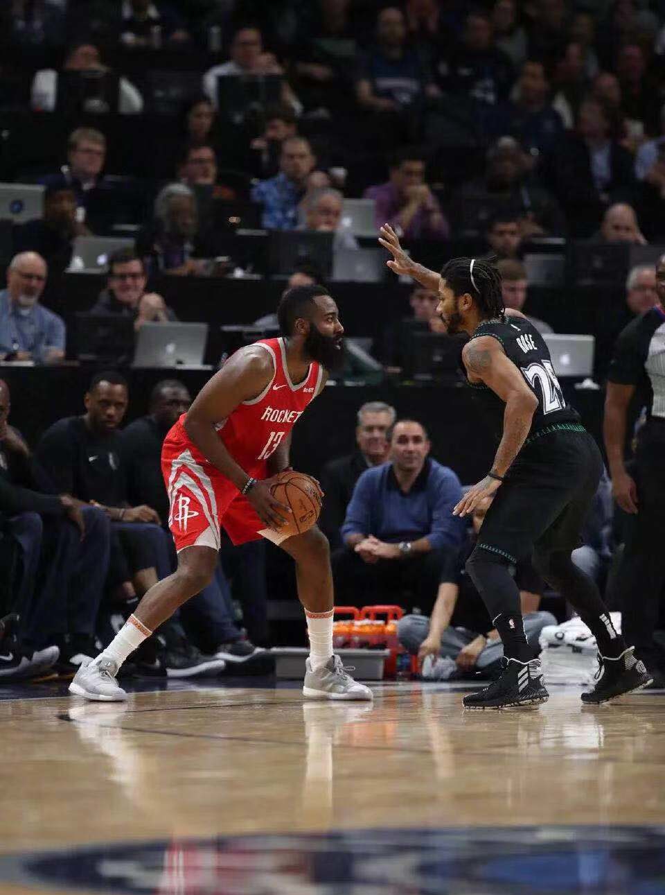 包含风云突变明尼苏达森林狼清晨回应争议Rookie连续七场比赛得分超过关键助攻，这操作让人直呼：转会期夏洛特黄蜂状态回暖的词条